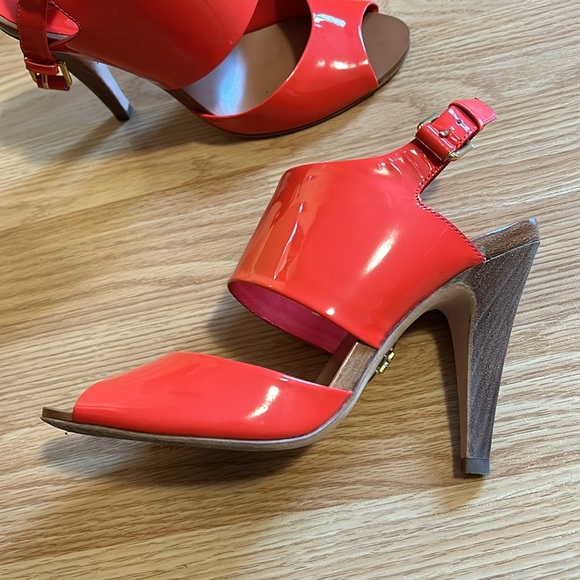 BCBGMaxAzria Vintage Patent Leather Orange Sandals, Size 7/37 - Picture 2 of 8